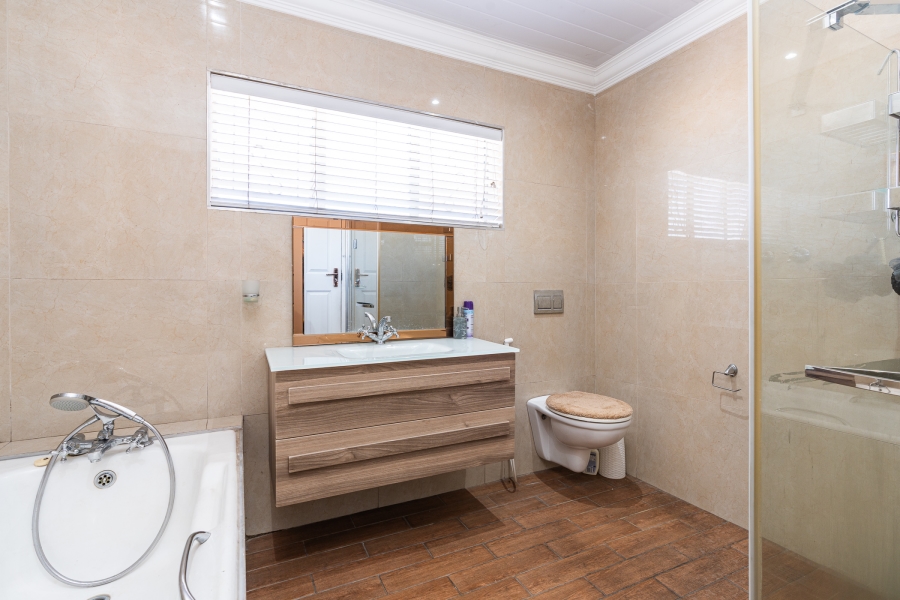 5 Bedroom Property for Sale in Weltevreden Valley Western Cape